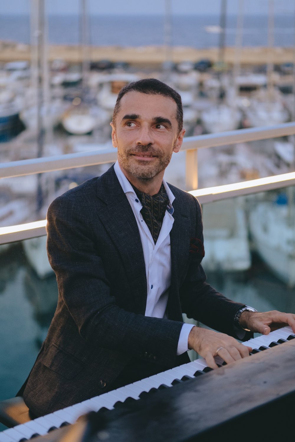 Velvet Rose musician on the French Riviera
